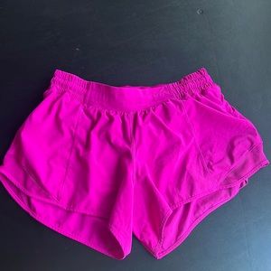 Lululemon LR Hotty Hot, 4” inseam, Size 10, Purple Highlight